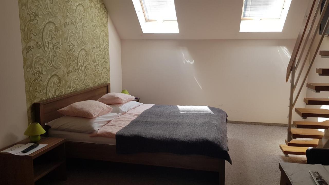 Végvár Delux apartman Gyula Esterno foto